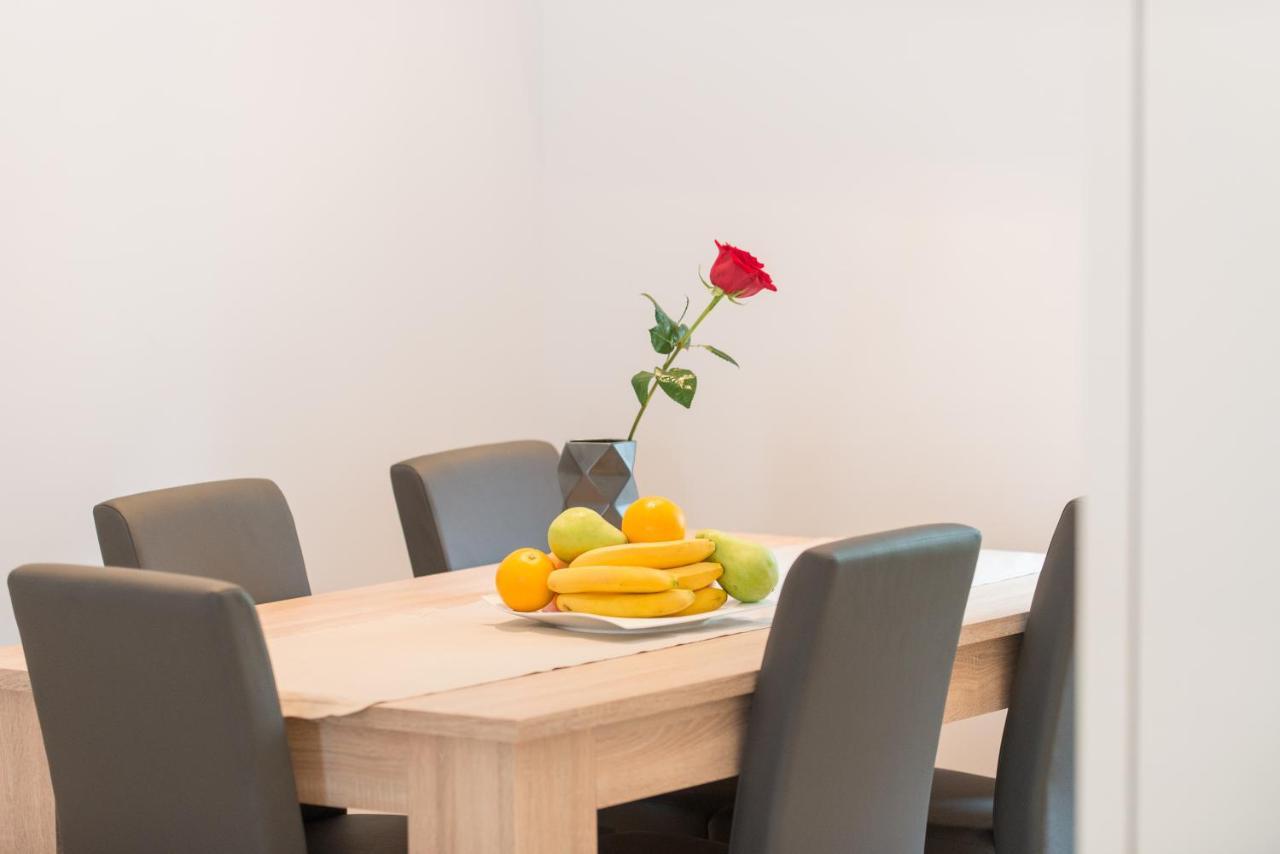 Apartments D&V コトル エクステリア 写真