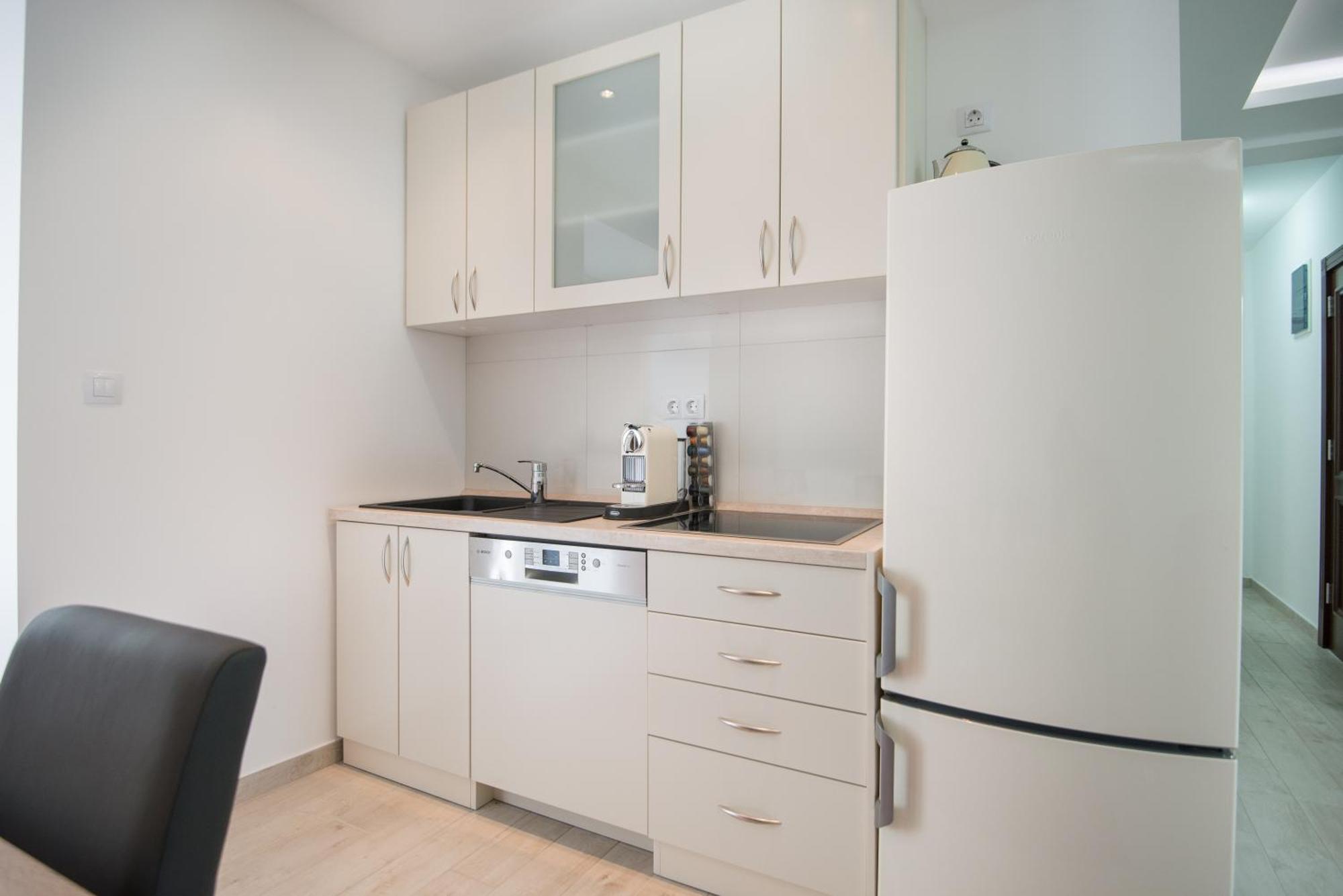 Apartments D&V コトル エクステリア 写真